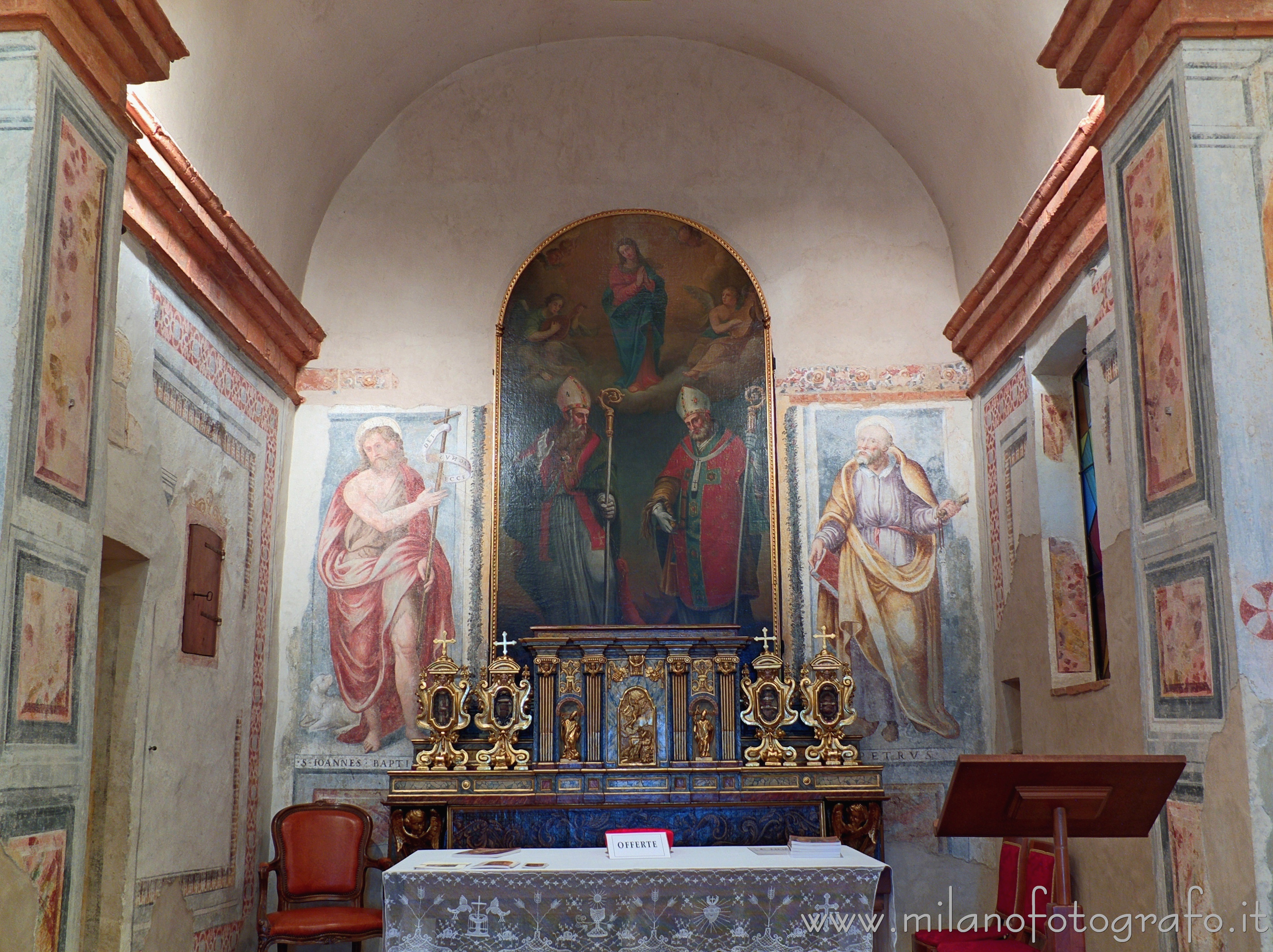 Montevecchia (Lecco) - Abside della Chiesetta di San Bernardo